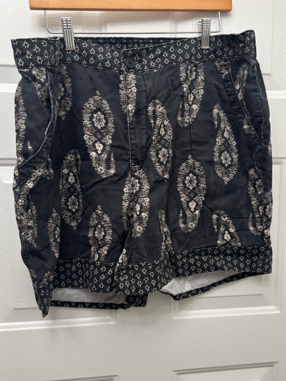 Knox Rose Black and Cream Print Embroidered Hem Shorts